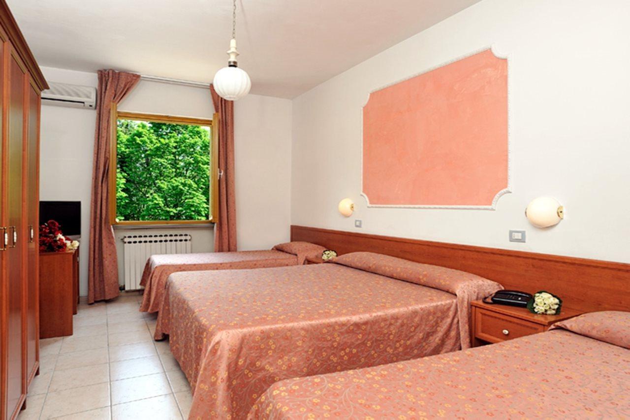 Hotel La Meridiana Урбино Экстерьер фото