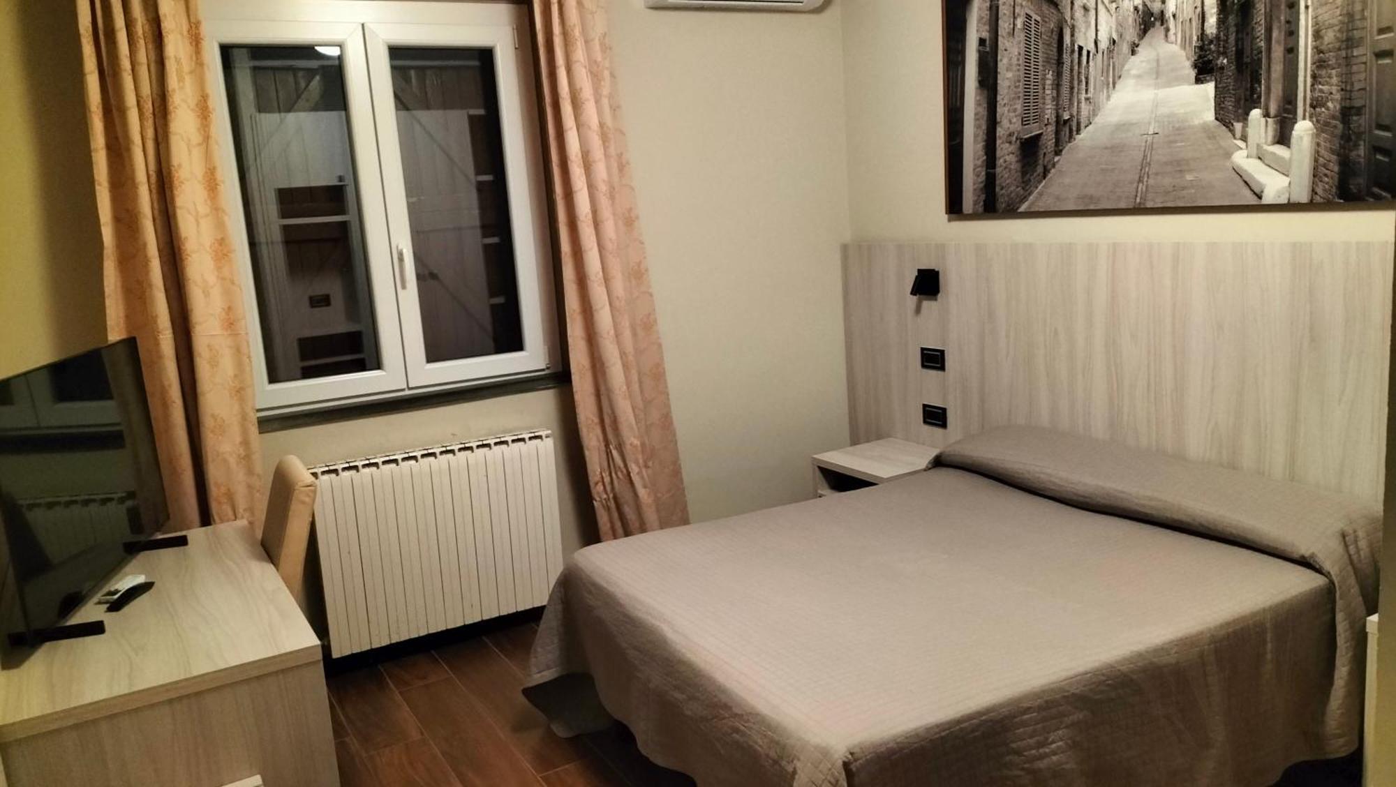Hotel La Meridiana Урбино Экстерьер фото