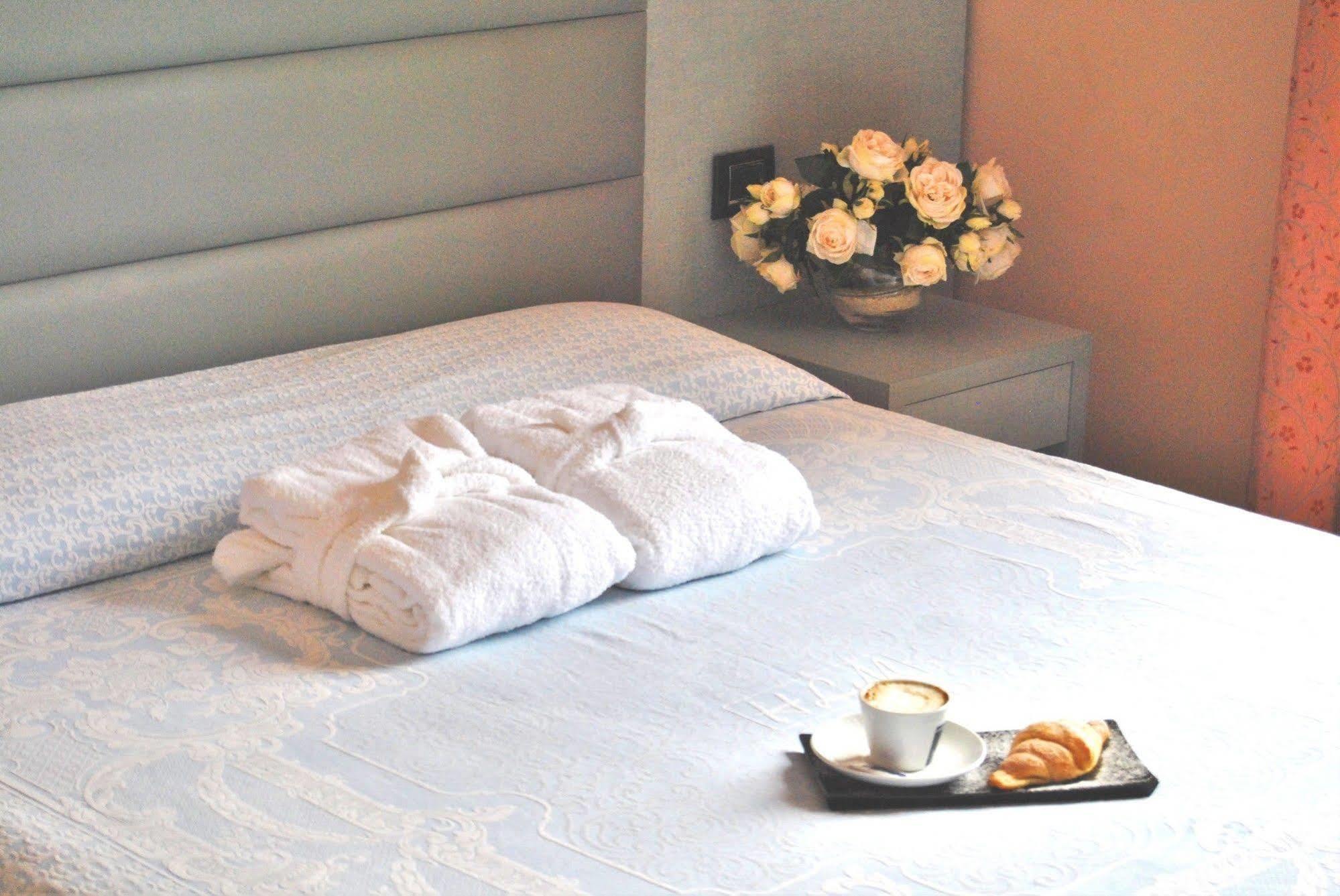 Hotel La Meridiana Урбино Экстерьер фото