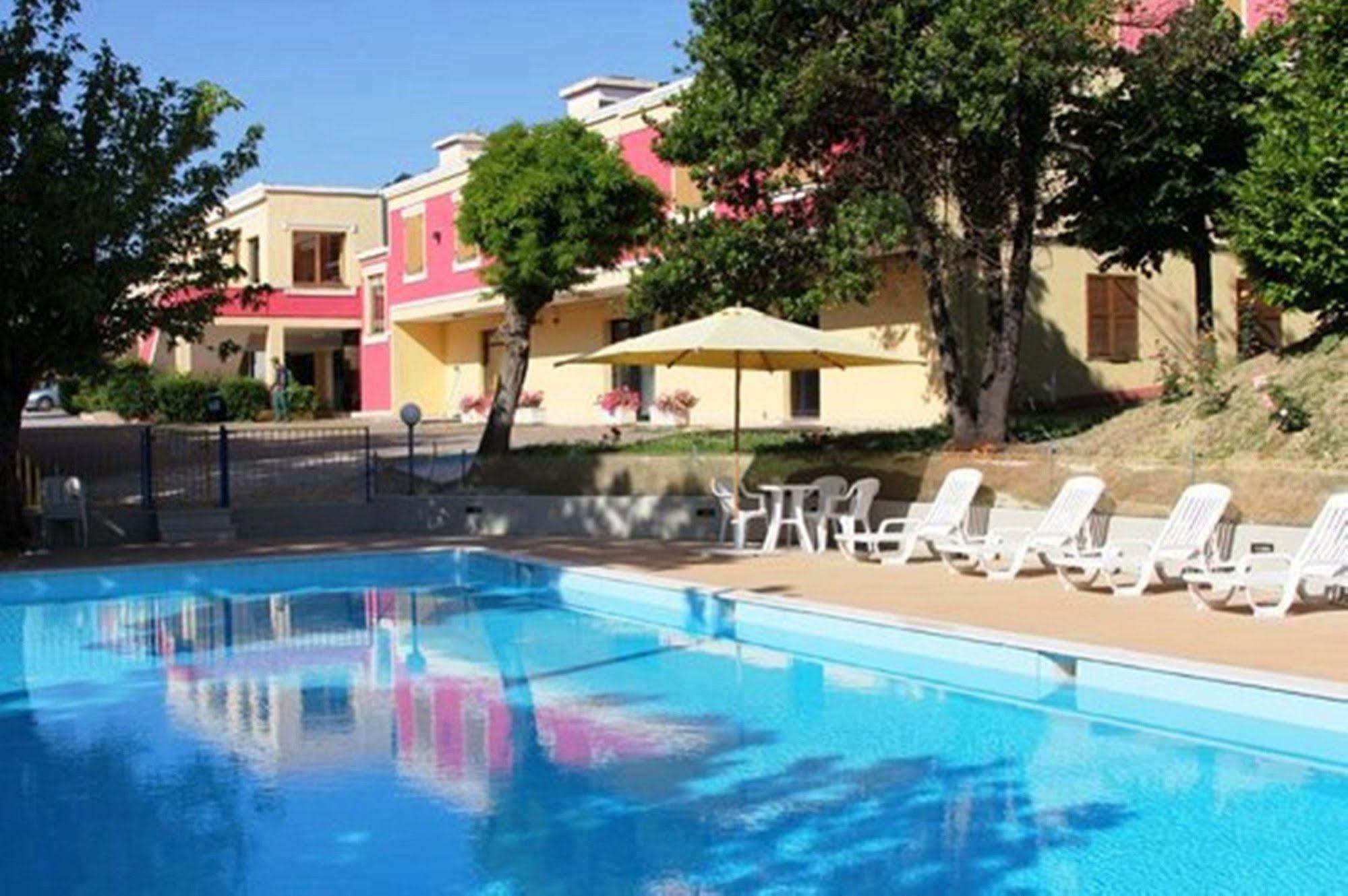 Hotel La Meridiana Урбино Экстерьер фото